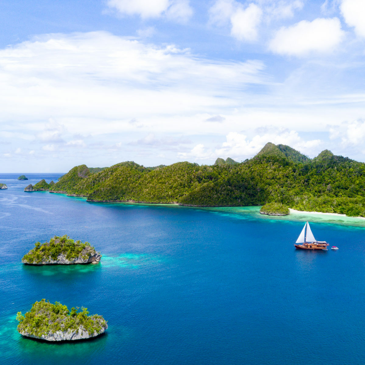 Phinisi Cruise Sailing Across Raja Ampat | Hello Papua