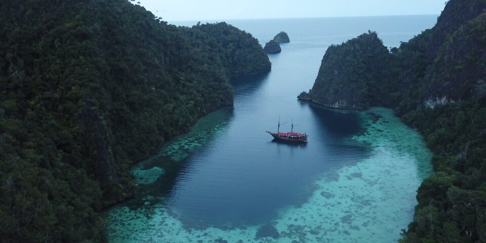 Phinisi Cruising Raja Ampat | Hello Papua