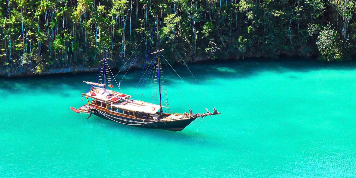 Phinisi Boat Sailing Raja Ampat | Hello Papua